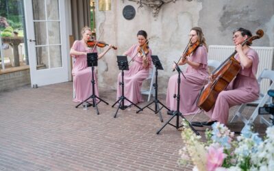 Nieuwe dresscode: Oud-roze bruidsmeisjes jurken