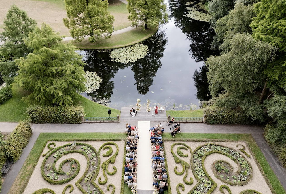 Trouwen tijdens de ceremonie met live muziek: een strijkkwartet als stijlvolle toevoeging